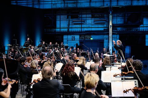 Basel Sinfonietta, NDR Big Band und Titus Engel, Play Big!
