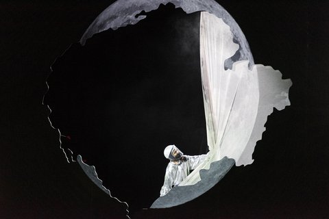 La Luna en el Amazonas, Mapa Teatro. In the centre: Santiago Sepúlveda