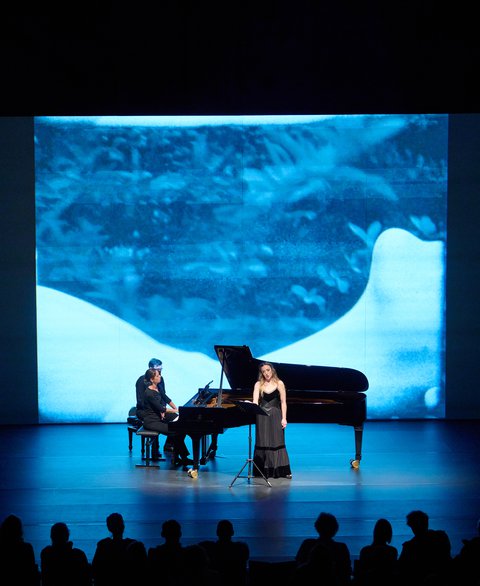Harawi, von links Viginie Déjos (Klavier), Rachael Wilson (Mezzosopran)