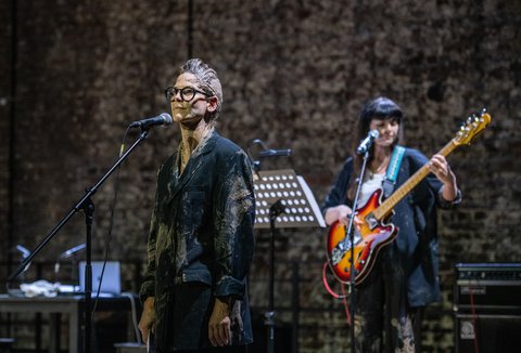 Natur und Luxus, Bibiana Beglau und Pollyester