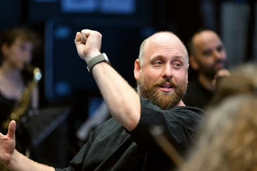 Christopher Rountree dirigiert das Ensemble "Wild Up" während "Erased Music: Julius Eastman"