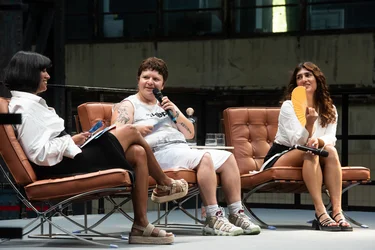 Fatima Khan, Hengameh Yaghoobifarah, Fatam Aydemir in dem Format "Brave New Voices"