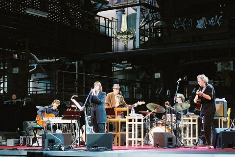 »Century of Song« mit Suzanne Vega, Bill Frisell & Friends, Gießhalle Landschaftspark Duisburg-Nord, 2003