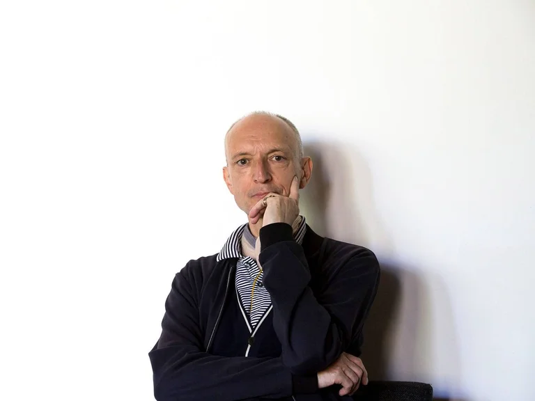 Portrait von Andreas Wilink, der direkt in die Kamera blickt.