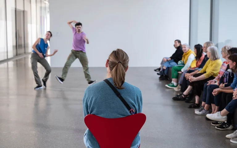Tänzer der Dresden Frankfurt Dance Company im Museum Folkwang
