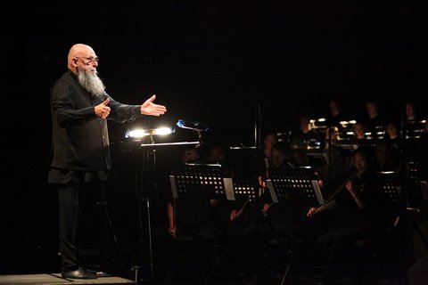 John Cage, Robert Moran, Chorwerk Ruhr, Ensemble Resonanz: »Buddha goes to Bayreuth«, Gasometer Oberhausen, 2011