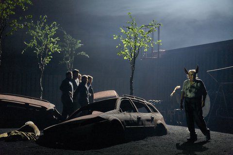 Ein Sommernachtstraum, v.l.n.r. Ensemble Burgtheater, hinten John Sneesby, rechts Oliver Nägele
