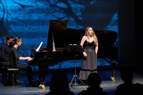 Harawi, von links Viginie Déjos (Klavier), Rachael Wilson (Mezzosopran)