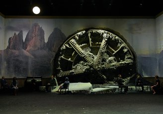 Das weite Land, Barbara Frey
