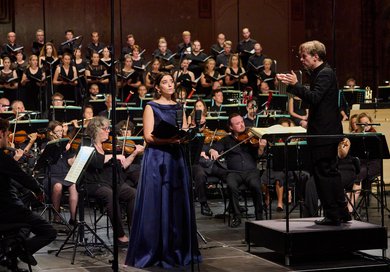 Schwerkraft und Gnade, Chorwerk Ruhr, Bochumer Symphoniker, Florian Helgath. Im Vordergrund: Sheva Tehoval und Florian Helgath