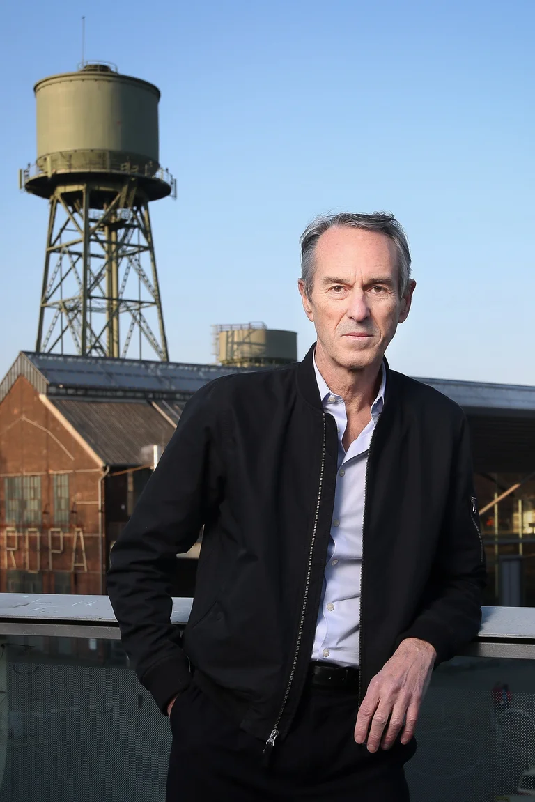 Ivo Van Hove vor der Jahrhunderthalle Bochum