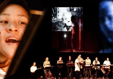 Matthias Hartmann: »Deutschland, Deine Lieder« - Eröffnung der Ruhrtriennale 2002, Halle 5 der Zeche Zollverein Essen