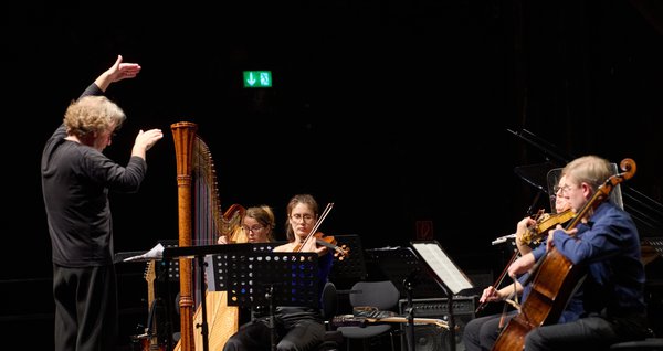 Clock dies, Ensemble Musikfabrik