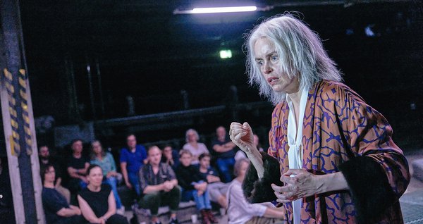 Aufzeichnungen aus dem Kellerloch, Barbara Frey, Nina Hoss
