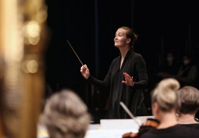 Vergessene Opfer, Elena Schwarz, Duisburger Philharmoniker