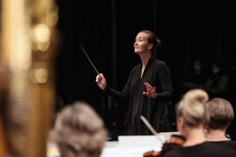 Vergessene Opfer, Elena Schwarz, Duisburger Philharmoniker