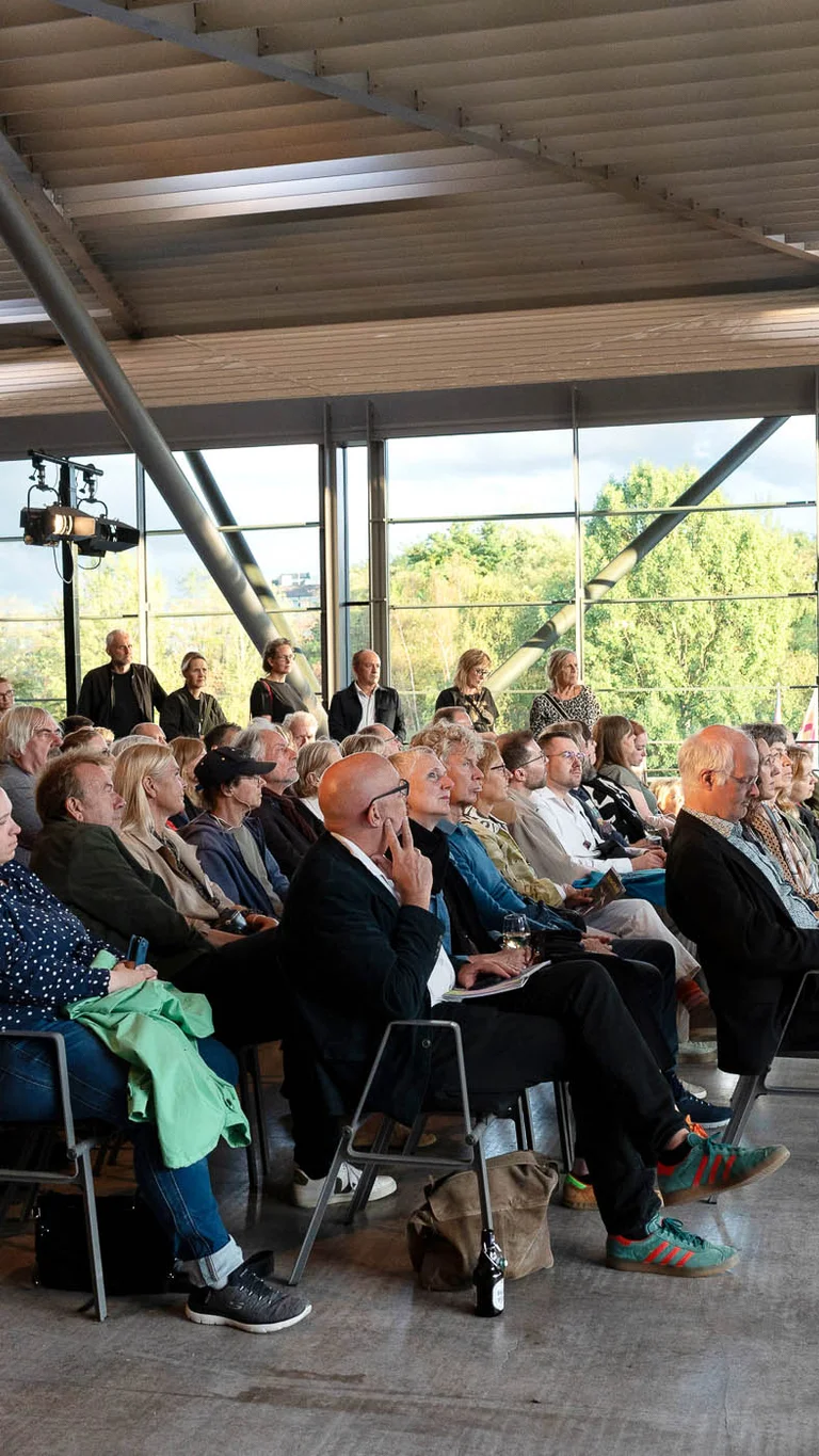 Einführungssituation im oberen Foyer der Jahrhunderthalle Bochum