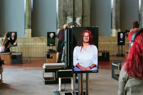 21 - Erinnerungen ans Erwachsenwerden, Mats Staub. Installation view Turbinenhalle Bochum
