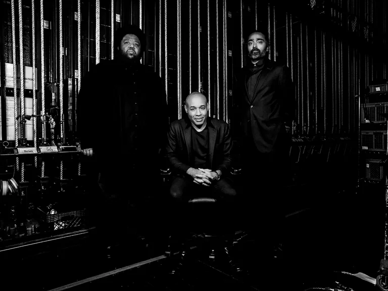 Schwarz-weiß-Aufnahme von Tyshawn Sorey, Aaron Diehl Harish Raghavan.