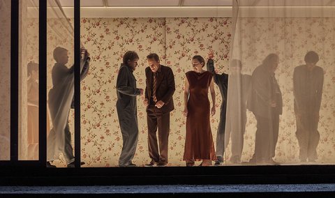 Ein Sommernachtstraum, v.l.n.r.: Meike Droste, Marie-Luise Stockinger, Sabine Haupt, Markus Scheumann, Sylvie Rohrer, Gunther Eckes, Oliver Nägele, Langston Uibel