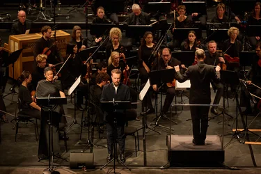 Axelle Saint-Cirel und Enguerrand de Hys singen vor den Bochumer Symphonikern das von Florian Helgath geleitet wird.