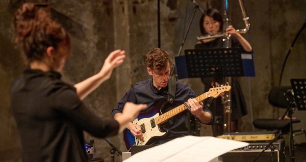 Coffin Bubbles, Yaron Deutsch, Ensemble Linea/Yalda Zamani