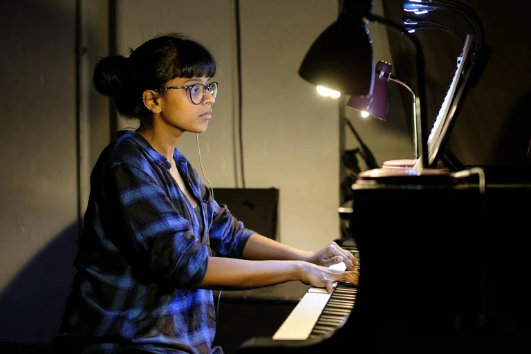 Yshani Perinpanayagam am Klavier
