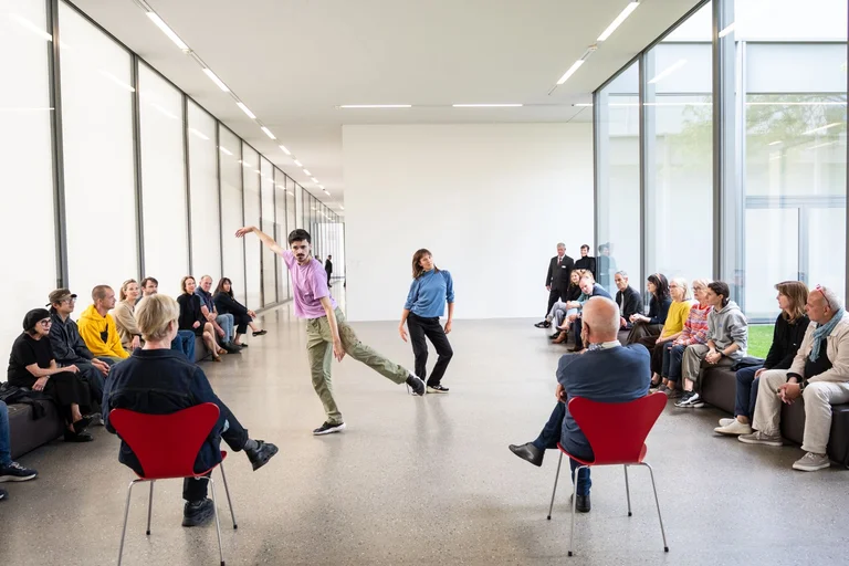 Tänzer der Dresden Frankfurt Dance Company im Museum Folkwang